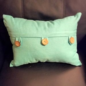 set of 2- 10"x 16" accent pillows